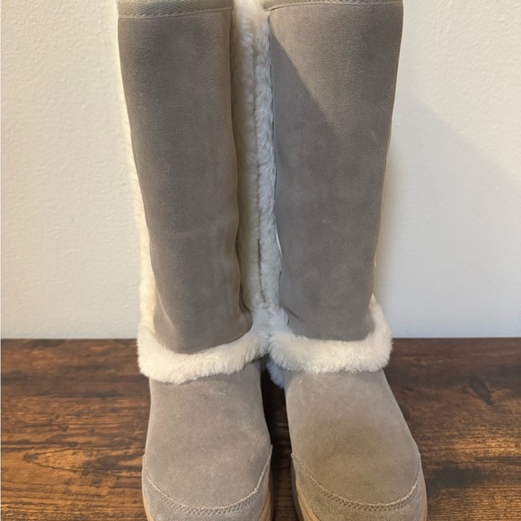 UGG boots. Due to dying techniques, color range between greenish and gray - Picture 4 of 8